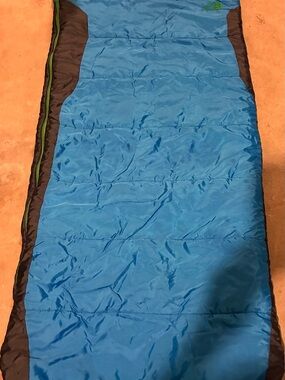 The North Face Youth Dolomite 3S Sleeping Bag rated to 20°F
